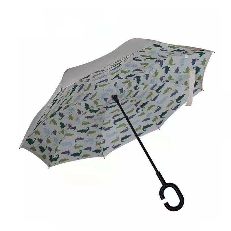 C Udaj się do wodoodpornego odwróconego parasola