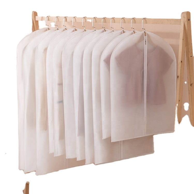 Półprzezroczyste ubrania to wysokiej jakości, pyłoszczelna torba z polietylenu pochodzącego z recyklingu, w kolorze białym